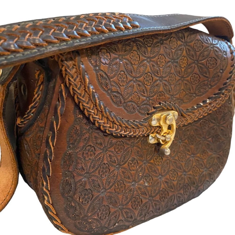 Engraved Genuine Leather Handmade Purse Made in Mexico - Picture 3 of 12